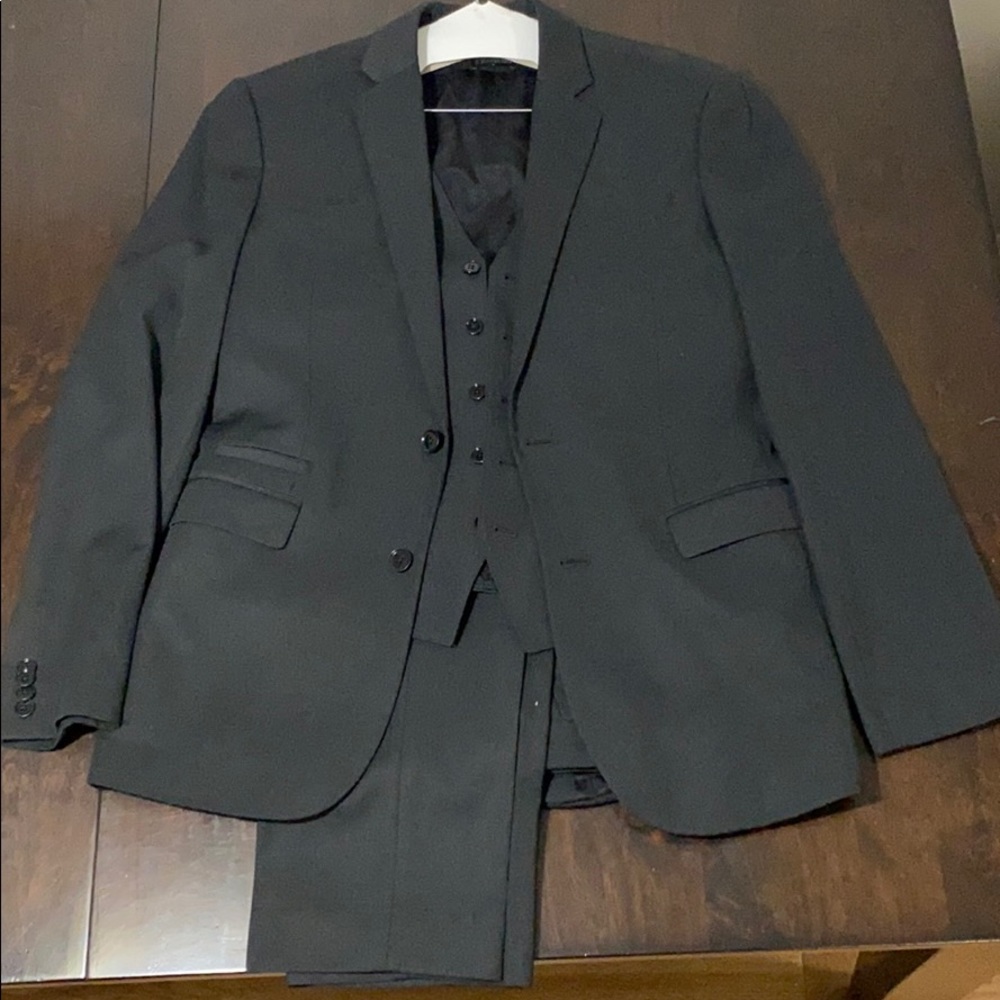Express Men’s Slim Photographer 3-pc Suit!